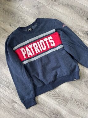 47 Navy & Red Patriots Crewneck Pull Over Sweatshirt - Men’s XXL